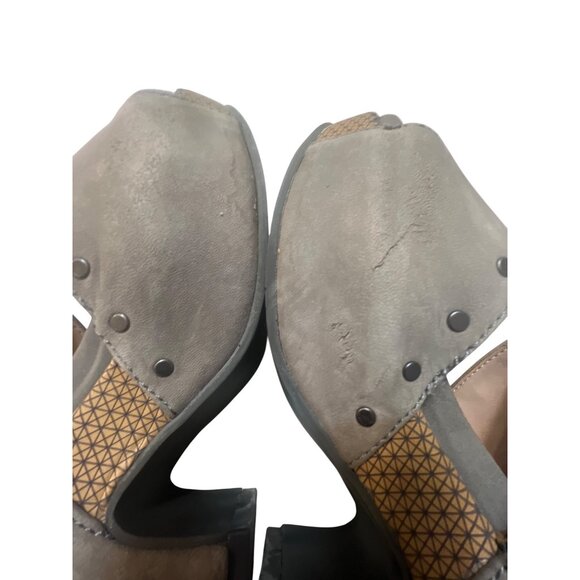Naked Feet Taupe Open-Toe Studded Leather Wedge Sandals Size 5.5 Women - Picture 8 of 9